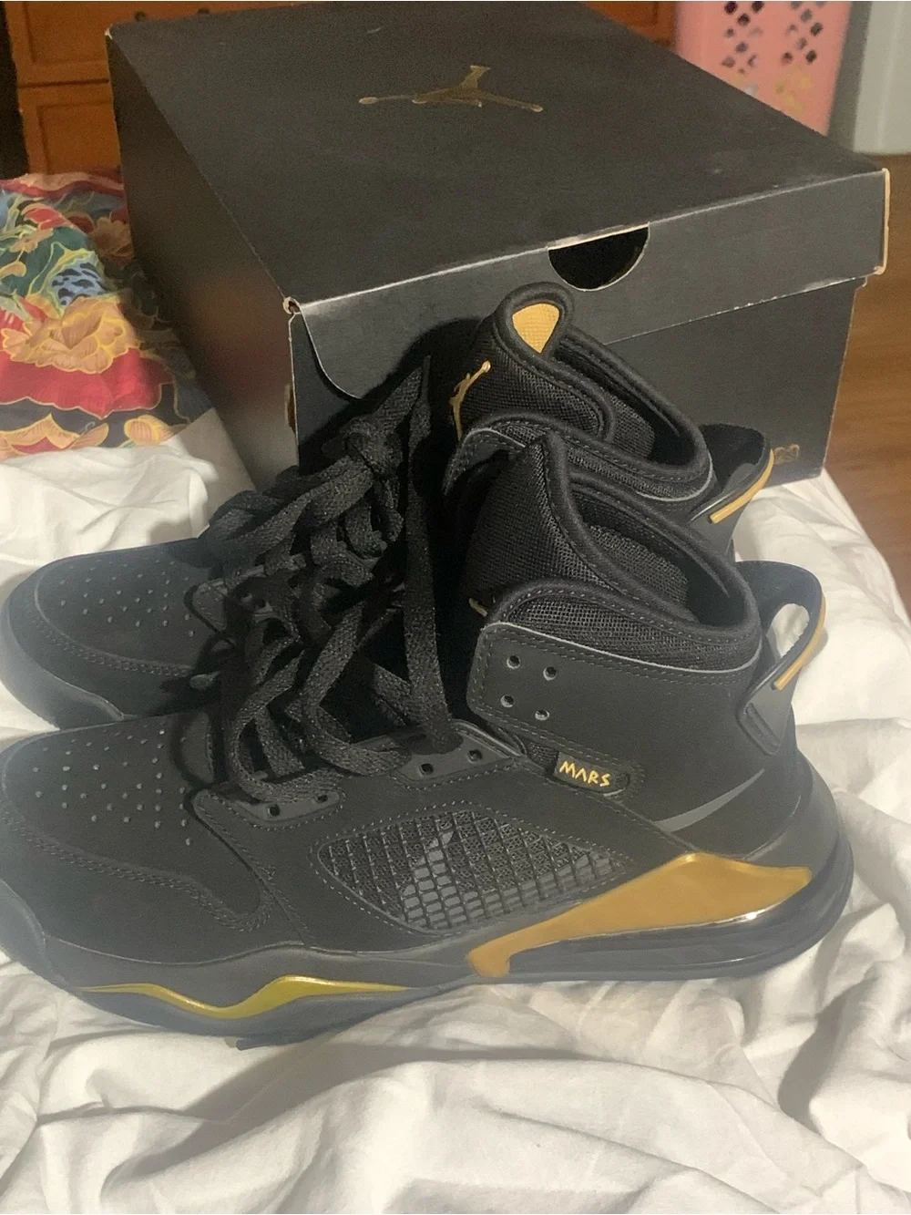 Jordan Mars 270 Black & Metallic Gold Sneakers US 6Y Children’s